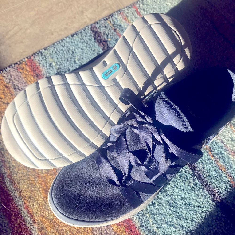 Bzees Glisten Shimmer Sneakers - Picture 5 of 5
